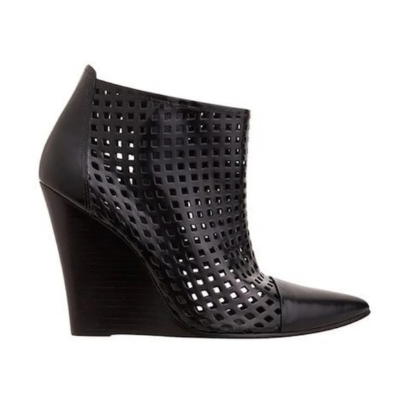 Sandro Black perforated leather laser cut booties excellent condition size 7.5 - Picture 1 of 8